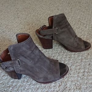 FRYE Dani Shield Sling Peep Toe Khaki Suede heels size 8.5